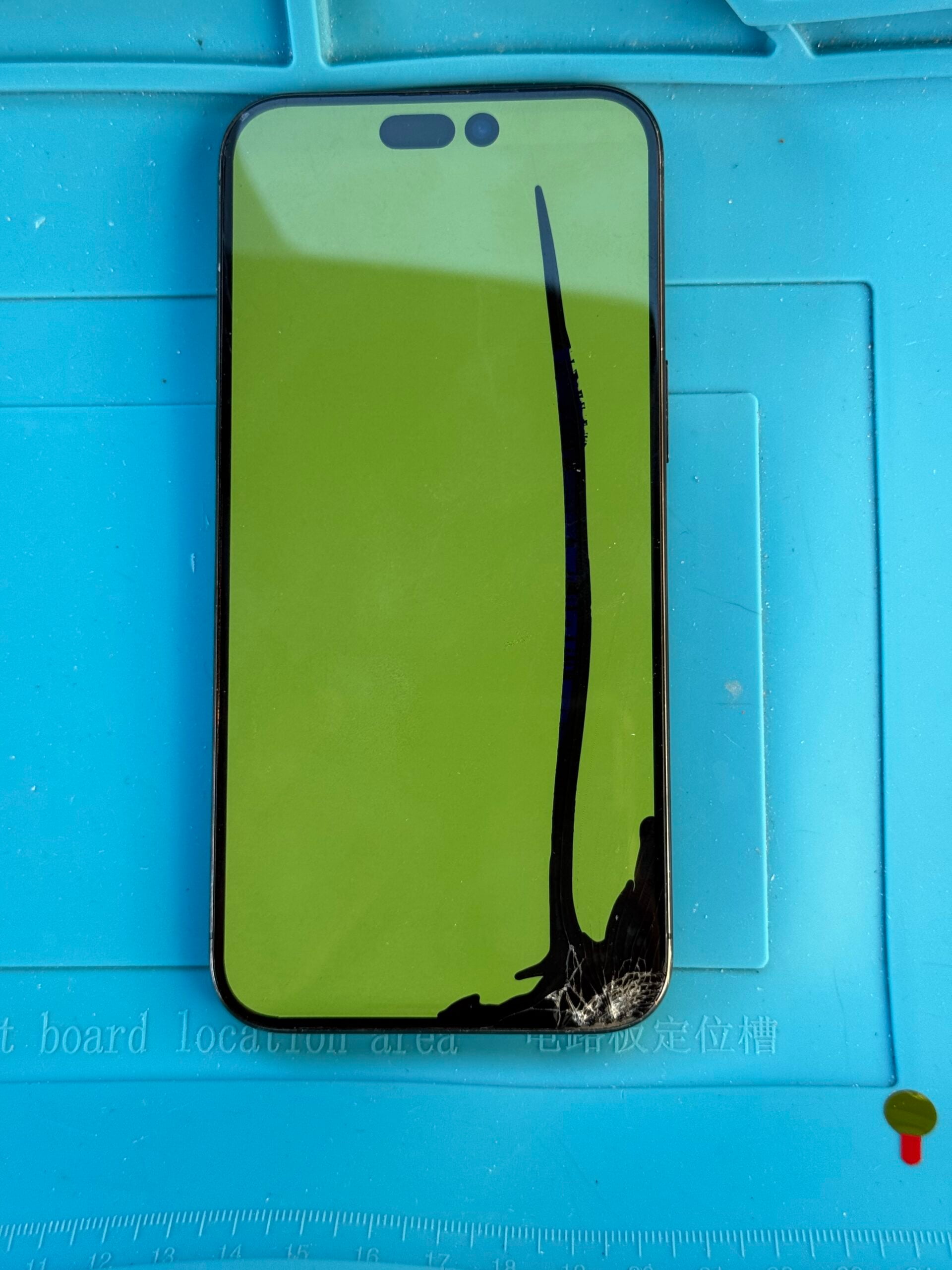 Before Repair – iPhone 15 Pro Max (AL2) Before: iPhone 15 Pro Max shattered with green-tinted LCD damage in Bricket Wood AL2