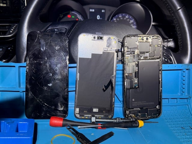 Installing New Screen on iPhone 15 Pro