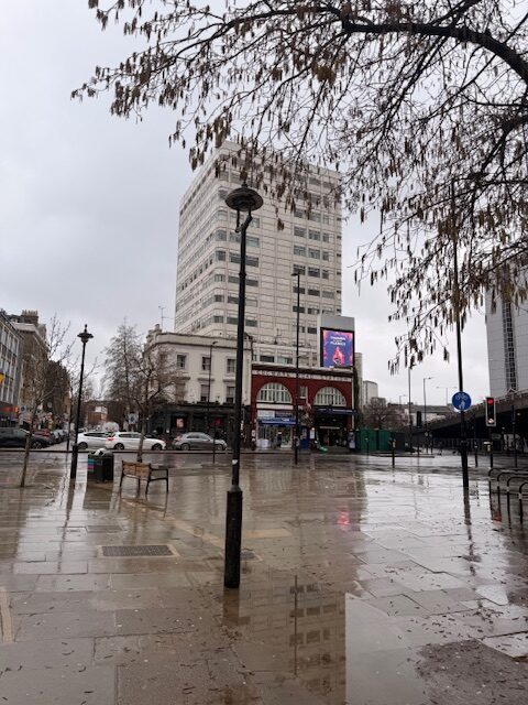 Edgware Road and Paddington Green W2 London location of emergency mobile iPhone screen repair service