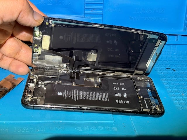 iPhone 11 Pro Max opened during emergency night screen repair at hospital