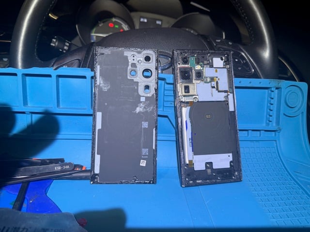 Removing the back glass of Samsung Galaxy S23 Ultra