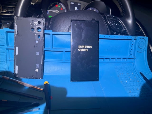 Assembling new screen and testing Samsung Galaxy S23 Ultra